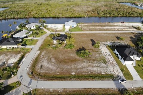 Terreno en venta en Cape Coral, Florida № 1424529 - foto 6