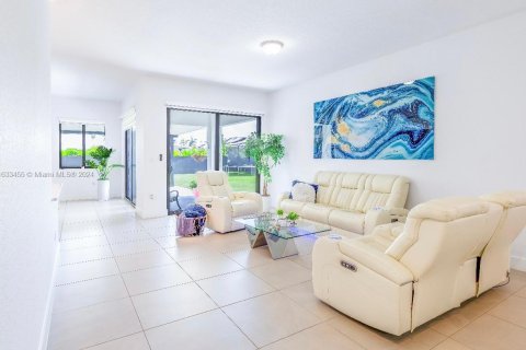 Villa ou maison à vendre à Miami, Floride: 4 chambres, 233.28 m2 № 1293905 - photo 6