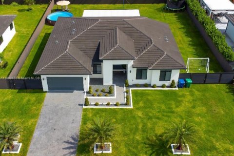 Villa ou maison à vendre à Miami, Floride: 4 chambres, 233.28 m2 № 1293905 - photo 3