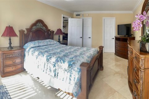 Condo in Pompano Beach, Florida, 2 bedrooms  № 1160012 - photo 13