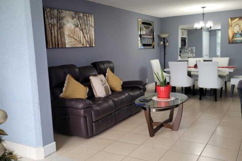 Condo in Margate, Florida, 2 bedrooms  № 1160009 - photo 29