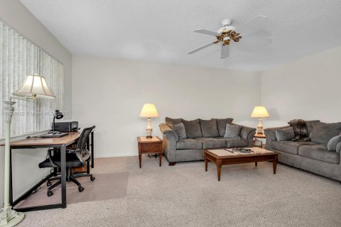 Condo in Deerfield Beach, Florida, 2 bedrooms  № 1031116 - photo 9