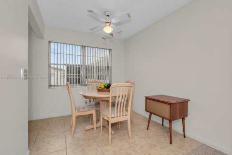 Copropriété à vendre à Deerfield Beach, Floride: 2 chambres, 76.18 m2 № 1031116 - photo 15