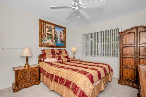 Condo in Deerfield Beach, Florida, 2 bedrooms  № 1031116 - photo 19