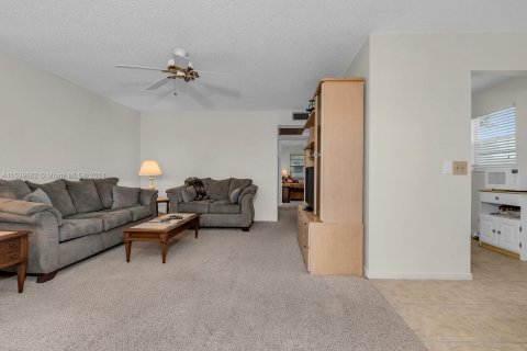 Condo in Deerfield Beach, Florida, 2 bedrooms  № 1031116 - photo 11