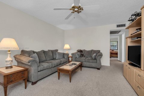 Condo in Deerfield Beach, Florida, 2 bedrooms  № 1031116 - photo 8