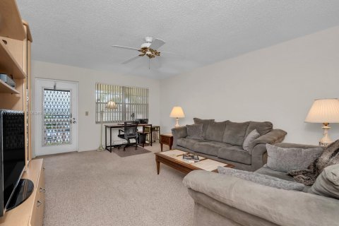 Condo in Deerfield Beach, Florida, 2 bedrooms  № 1031116 - photo 10