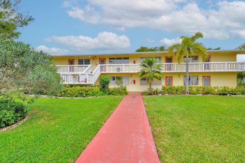 Copropriété à vendre à Deerfield Beach, Floride: 2 chambres, 76.18 m2 № 1031116 - photo 1