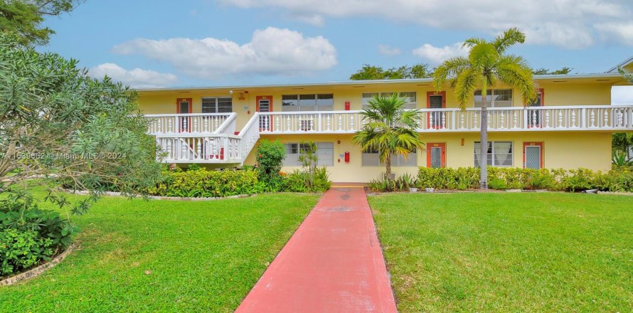 Condominio en Deerfield Beach, Florida, 2 dormitorios  № 1031116