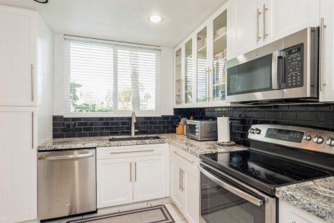 Condo in Lake Worth, Florida, 3 bedrooms  № 1045403 - photo 19