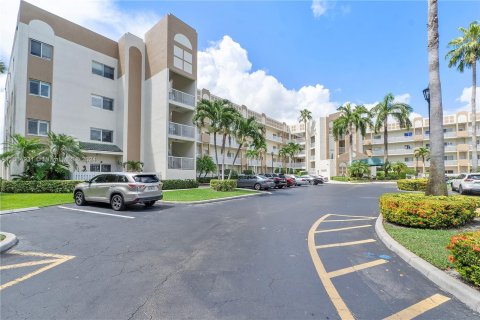 Condo in Tamarac, Florida, 2 bedrooms  № 1304796 - photo 10