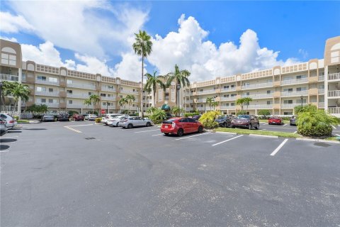 Condo in Tamarac, Florida, 2 bedrooms  № 1304796 - photo 29