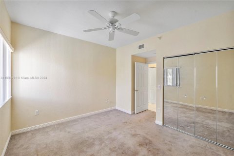 Condo in Tamarac, Florida, 2 bedrooms  № 1304796 - photo 15