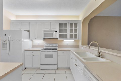 Condo in Tamarac, Florida, 2 bedrooms  № 1304796 - photo 16