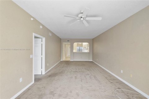 Condo in Tamarac, Florida, 2 bedrooms  № 1304796 - photo 2