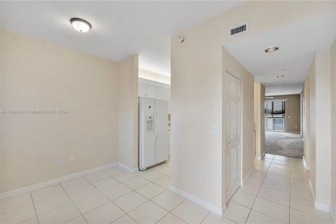 Condo in Tamarac, Florida, 2 bedrooms  № 1304796 - photo 24