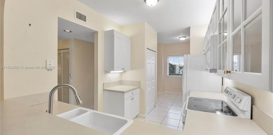 Condo in Tamarac, Florida, 2 bedrooms  № 1304796