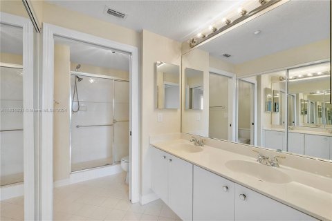 Condo in Tamarac, Florida, 2 bedrooms  № 1304796 - photo 22