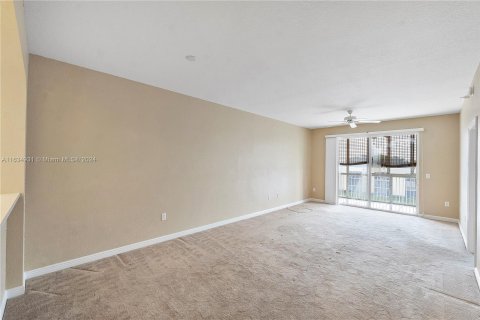 Condo in Tamarac, Florida, 2 bedrooms  № 1304796 - photo 25