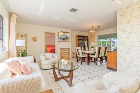 Villa ou maison à vendre à Punta Gorda, Floride: 3 chambres, 208.84 m2 № 1219932 - photo 8