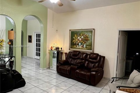Casa en venta en Miami Lakes, Florida, 3 dormitorios, 177.72 m2 № 1098313 - foto 6