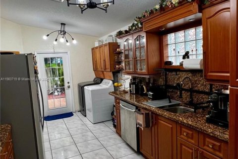 Casa en venta en Miami Lakes, Florida, 3 dormitorios, 177.72 m2 № 1098313 - foto 10