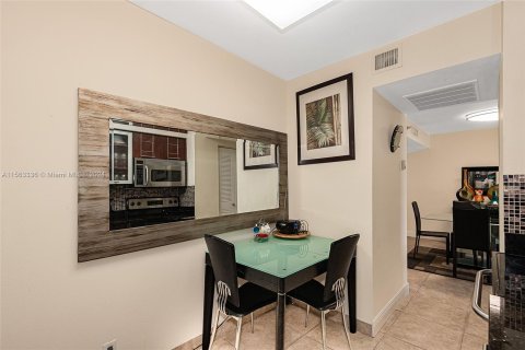 Condo in Aventura, Florida, 2 bedrooms  № 1098261 - photo 18