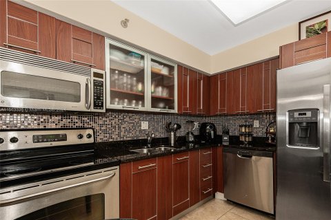 Condo in Aventura, Florida, 2 bedrooms  № 1098261 - photo 16