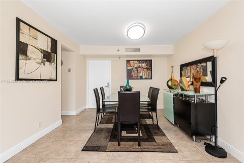 Condo in Aventura, Florida, 2 bedrooms  № 1098261 - photo 13