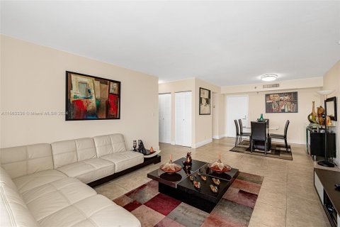 Condo in Aventura, Florida, 2 bedrooms  № 1098261 - photo 12