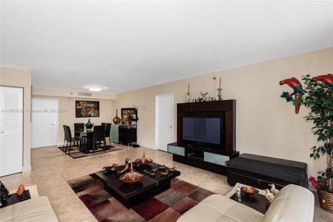 Condo in Aventura, Florida, 2 bedrooms  № 1098261 - photo 11