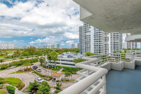 Condo in Aventura, Florida, 2 bedrooms  № 1098261 - photo 24