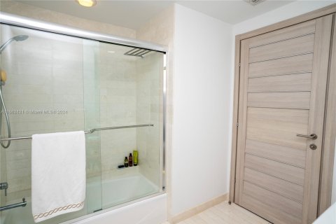 Condominio en venta en North Miami Beach, Florida, 2 dormitorios, 156.26 m2 № 1375848 - foto 19