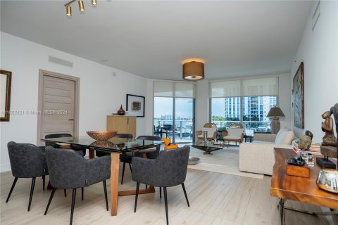 Condominio en venta en North Miami Beach, Florida, 2 dormitorios, 156.26 m2 № 1375848 - foto 2