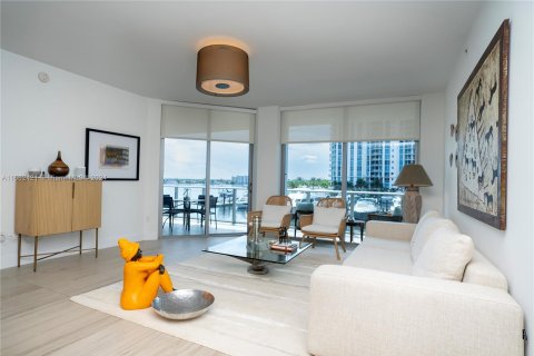 Condominio en venta en North Miami Beach, Florida, 2 dormitorios, 156.26 m2 № 1375848 - foto 3