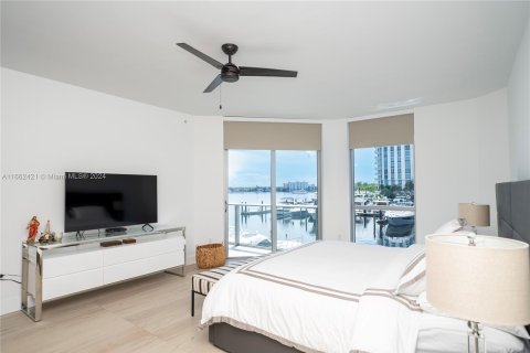 Condominio en venta en North Miami Beach, Florida, 2 dormitorios, 156.26 m2 № 1375848 - foto 12