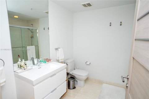 Condominio en venta en North Miami Beach, Florida, 2 dormitorios, 156.26 m2 № 1375848 - foto 18