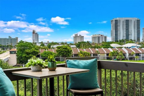 Condominio en venta en Pompano Beach, Florida, 2 dormitorios № 1375809 - foto 2