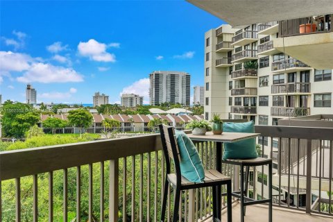 Condominio en venta en Pompano Beach, Florida, 2 dormitorios № 1375809 - foto 3