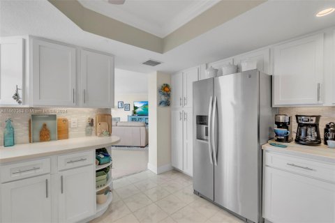 Condo in Pompano Beach, Florida, 2 bedrooms  № 1375809 - photo 18