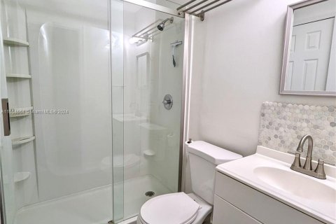 Adosado en venta en Miami Gardens, Florida, 4 dormitorios, 113.99 m2 № 1375811 - foto 9