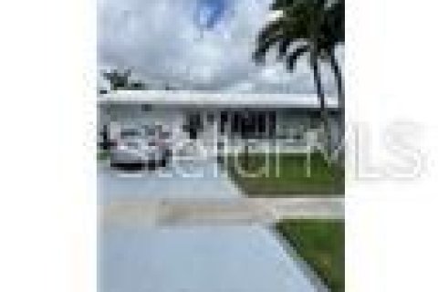 House in Boynton Beach, Florida 2 bedrooms, 146.97 sq.m. № 1280468 - photo 2