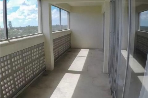 Condo in Lauderhill, Florida, 2 bedrooms  № 1031892 - photo 5