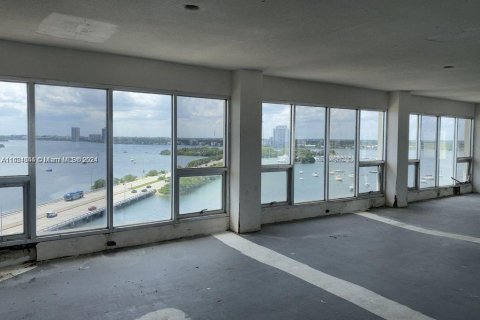 Condo in North Bay Village, Florida, 3 bedrooms  № 1398017 - photo 4