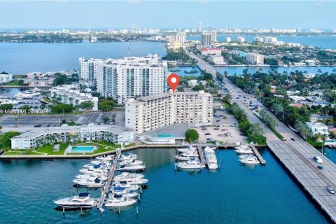 Condominio en venta en North Bay Village, Florida, 3 dormitorios № 1398017 - foto 2