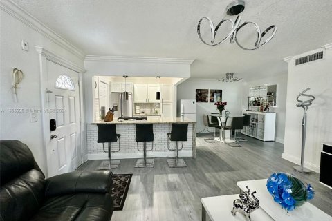 Copropriété à vendre à Miami Gardens, Floride: 2 chambres, 86.03 m2 № 1356817 - photo 1