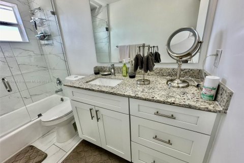 Copropriété à vendre à Miami Gardens, Floride: 2 chambres, 86.03 m2 № 1356817 - photo 16