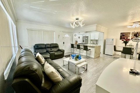 Condominio en venta en Miami Gardens, Florida, 2 dormitorios, 86.03 m2 № 1356817 - foto 3