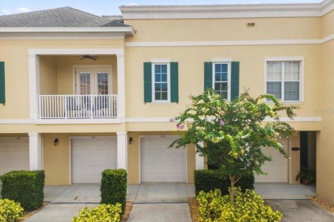 Condo in Orlando, Florida, 2 bedrooms  № 1303845 - photo 1