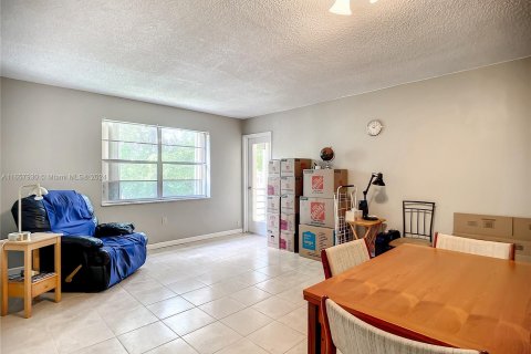 Condo in Deerfield Beach, Florida, 2 bedrooms  № 1360285 - photo 9